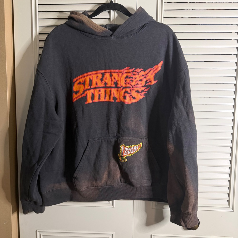Netflix Stranger Things Hawkins Heroes Bleach Distressed Grunge Hoodie Black XL